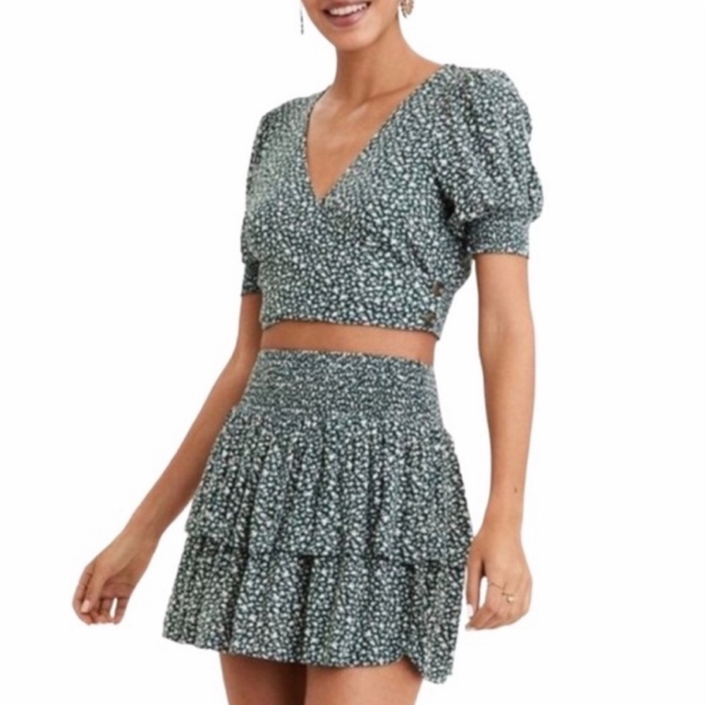 American Eagle Floral Wrap Vneck Crop Top
